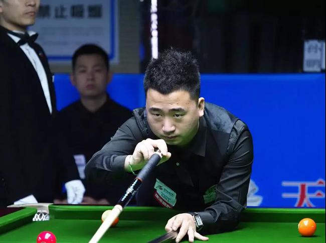 鲜明对比的 鲜明对比的