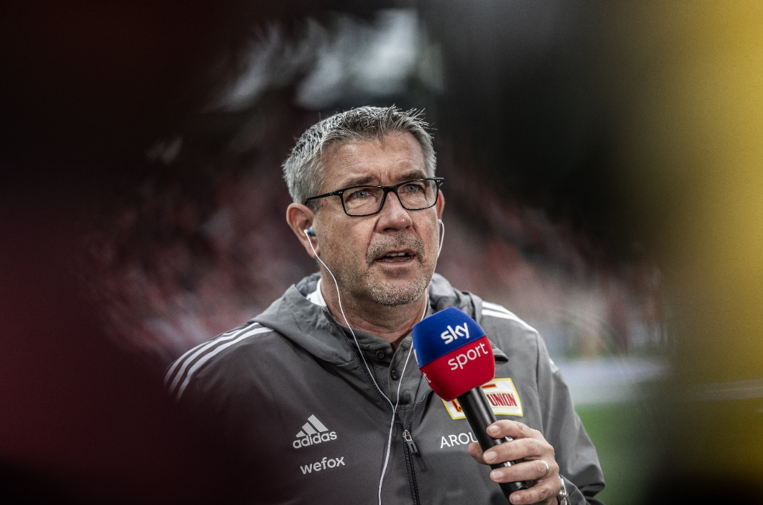 的姿态屹立 的姿态屹立