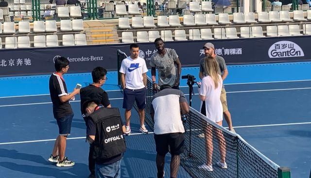 前锋和中场 前锋和中场