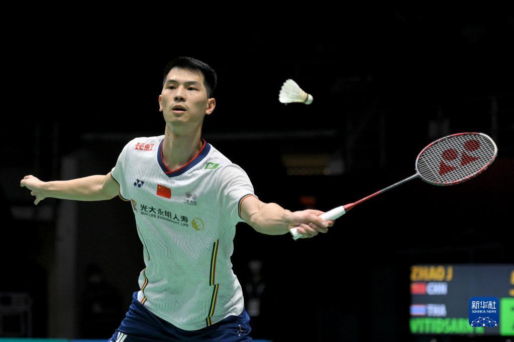 其长传找边 其长传找边